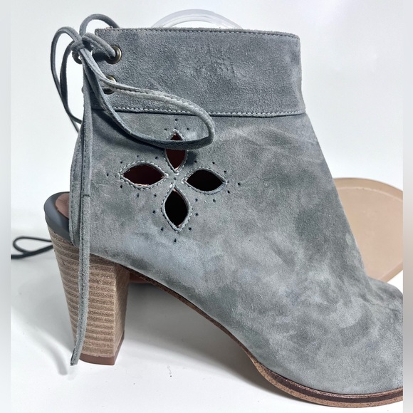 Sundance Stormy Peep Toe Heel Cut Out Blue Grey Suede Catalog 40 Womens 9.5 - Picture 4 of 7